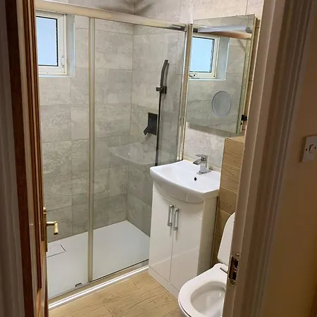 In Guest - King Bed With Shared Bath