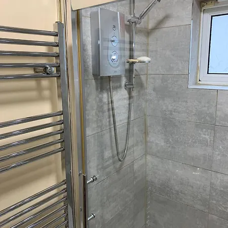 In Guest - King Bed With Shared Bath * Phibblestown